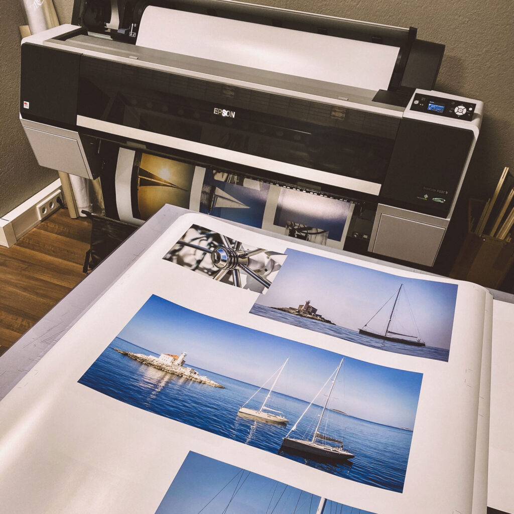 Großformatdruck-Prozess auf dem Epson-Großformatdrucker im Fotostudio Gimpel