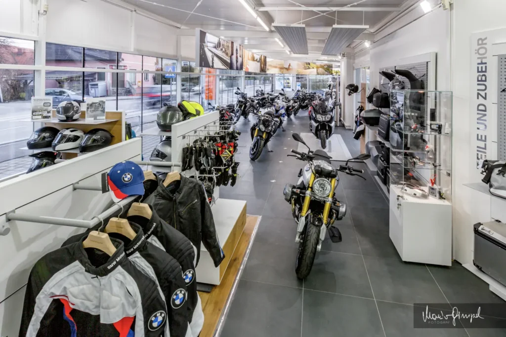 On-Location Business Fotoshooting in einem Motorrad-Geschäft in Graz