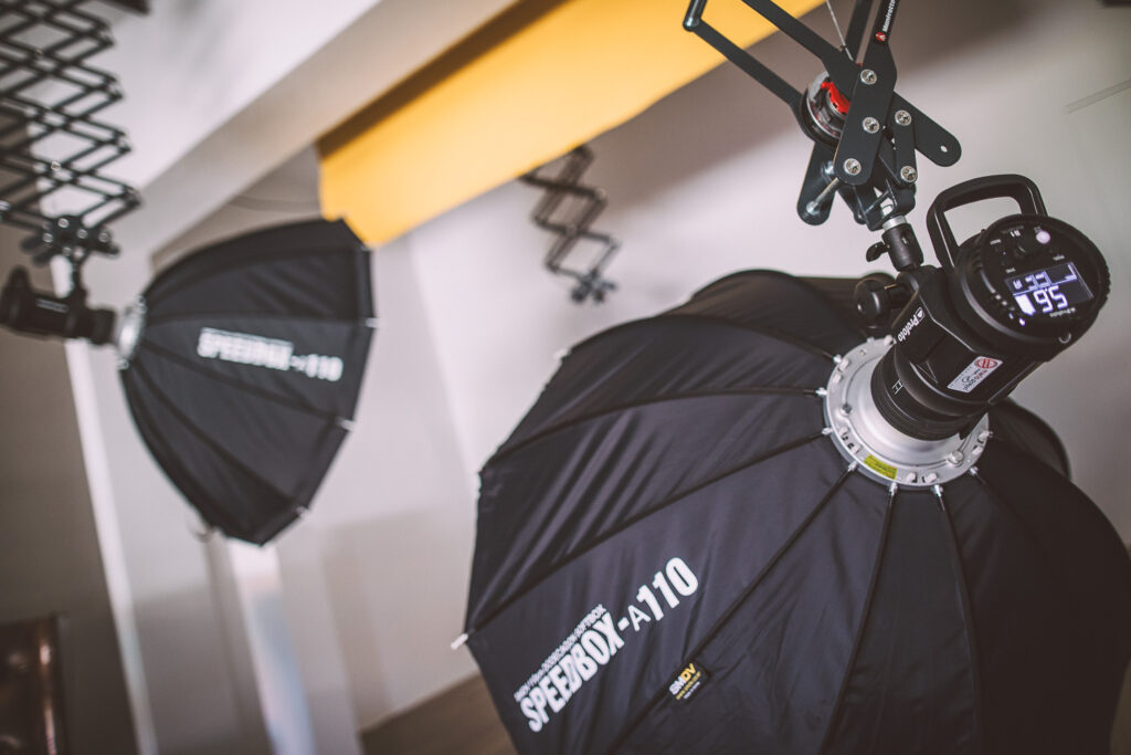 Professionelles Fotostudio in Graz mit Lichtsetup
